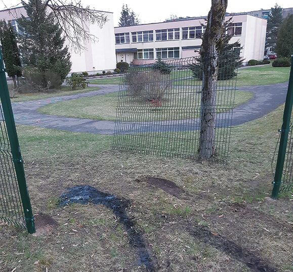 Išvertęs darželio tvorą iš įvykio vietos pasišalino