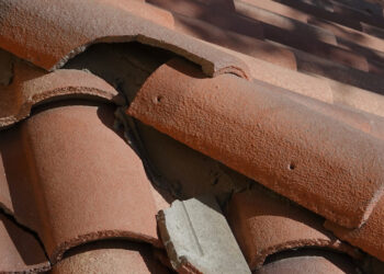 Kai slenka bendras stogas