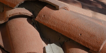 Kai slenka bendras stogas