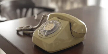 Apsimetė policijos pareigūnu