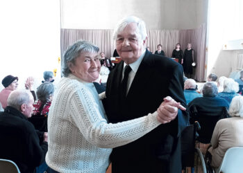 Pasveikino globos namų džentelmeną