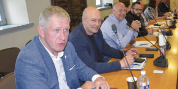 Ir kaimiečių gaila, ir dividendų norisi