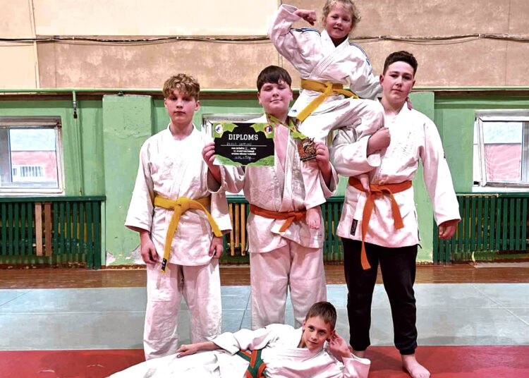 Didžiuliame turnyre iškovojo penkis bronzos medalius