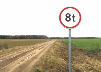 Svorį ribojantys kelio ženklai Biržų rajone – nelegalūs?