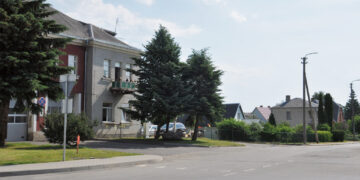 Gaisrinės automobiliai plaunami įstaigos kieme