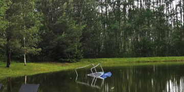 Vėjas vartė medžius ir nunešė batutą