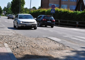 Žvyro lopus žada užlieti asfaltu greitu metu