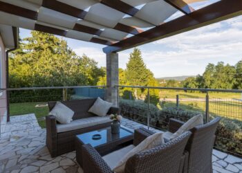 Lauko baldai Jūsų komfortui sode