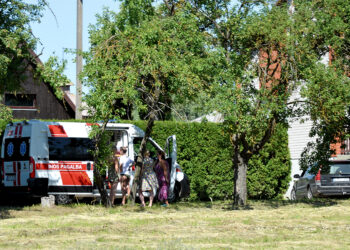 Išgelbėtas namas ir sudegintas plaustas