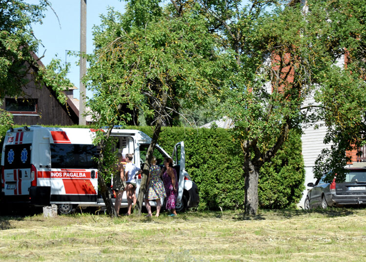 Išgelbėtas namas ir sudegintas plaustas