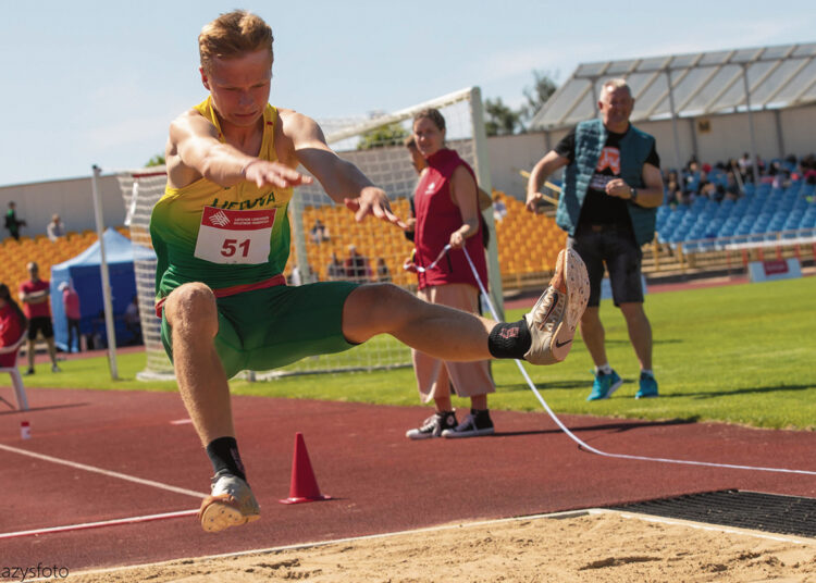 Lengvaatlečių pasirodymai šalies pirmenybėse