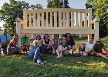 Naujas traukos objektas – didžiulis Pabiržės suolas