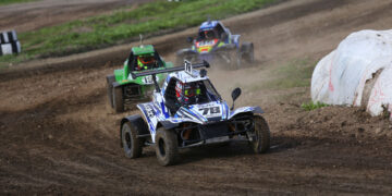 Autokroso varžybos: dulkės, avarijos ir sužadėtuvės