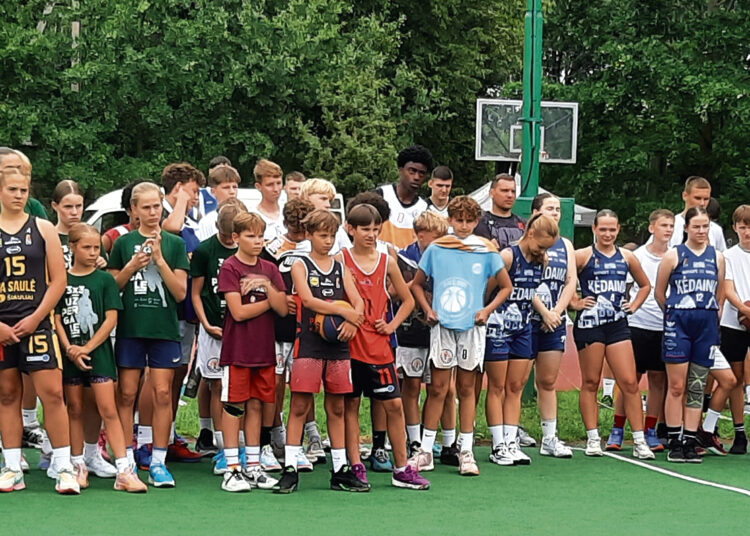 32-asis gatvės krepšinio turnyras Vabalninke