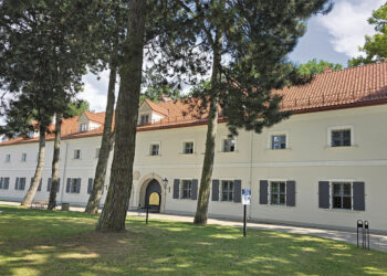 Mitingo vietą perkėlė prie pilies arsenalo