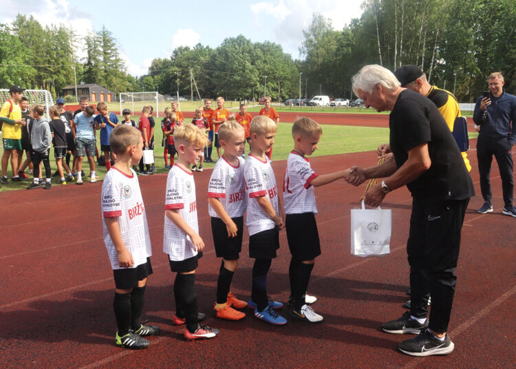 Atostogas paįvairino draugiškas futbolo turnyras