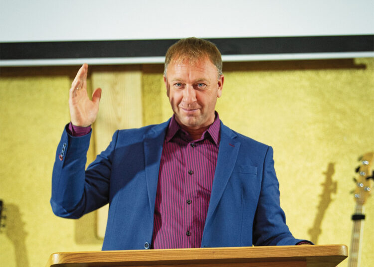 Keičiasi Sekmininkų bažnyčios vadovas