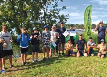 Vaikams skirtose žvejybos varžybose patirtimi dalinosi žūklės meistrai