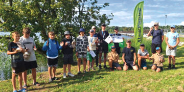 Vaikams skirtose žvejybos varžybose patirtimi dalinosi žūklės meistrai