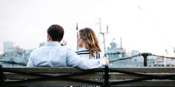 Meilė be amžiaus ribų: kaip skirtingos gyvenimo patirtys praturtina santykius?