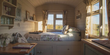 Kaip išsirinkti tinkamą lovą miegamajam?