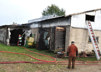 Kilučiuose daržinės gesinti sulėkė gausios pajėgos