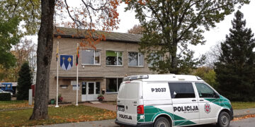 Pas vienišus neįgaliuosius darbuotoja važiavo neblaivi