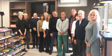 Atvėrė duris atnaujinta degalinė Vabalninke