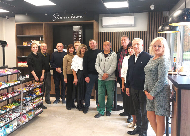 Atvėrė duris atnaujinta degalinė Vabalninke