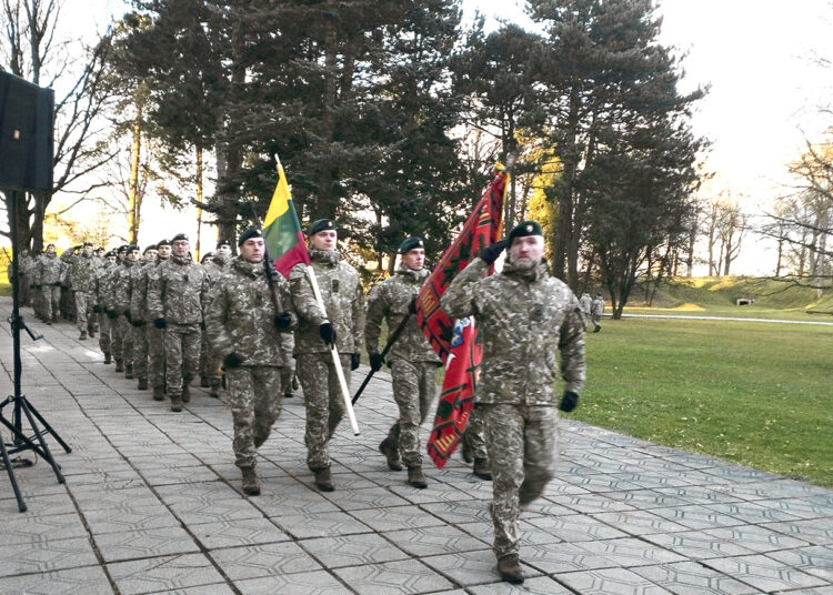 Biržų pilies rikiuotės aikštėje – kovinės vėliavos įteikimo ceremonija