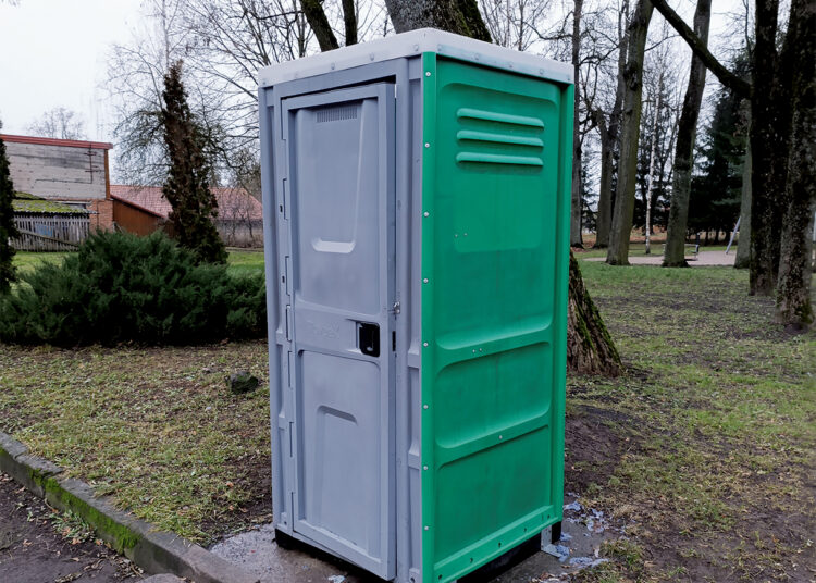 Fejerverkų metas prasidėjo… tualete