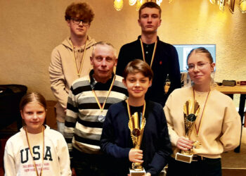 Šachmatininkai iš Kupiškio grįžo su taurėmis