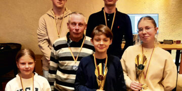 Šachmatininkai iš Kupiškio grįžo su taurėmis