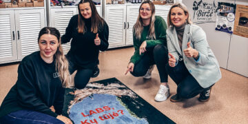 Priešais Biržų turizmo ir verslo informacijos centrą – smegduobė