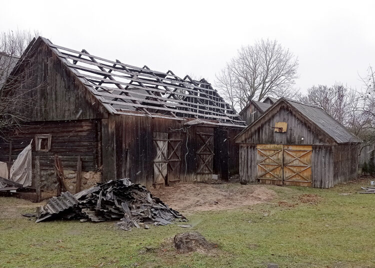 Sprogdino petardas ir mėtė degtukus