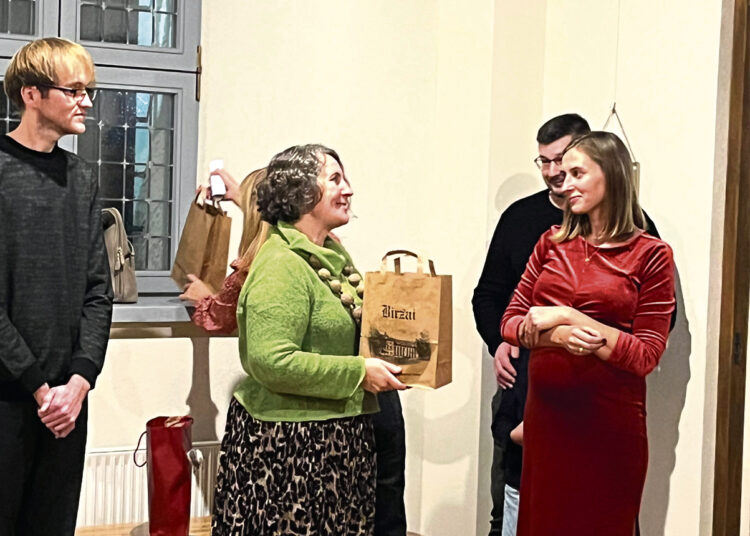 Tomos Kaveckienės išmyluotų senovinių eglutės žaisliukų paroda