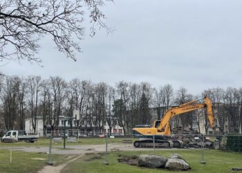 Gimnazijos stadione prasidėjo darbai
