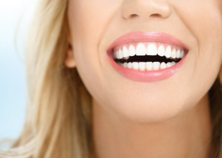 Periodontitas. Ką turėtumėte žinoti apie šią tylią dantenų ligą?