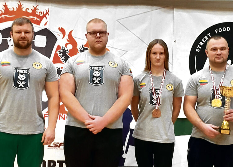 Latvijoje štangos spaudimo čempionate triumfavo biržietis