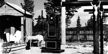 Paslaptinga vaistininko spinta, laimingos mirties varpelis bei kitos vertybės