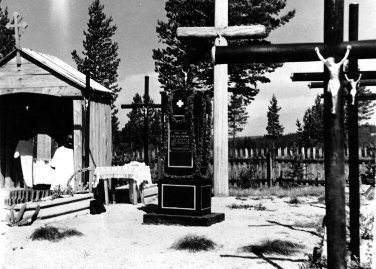 Paslaptinga vaistininko spinta, laimingos mirties varpelis bei kitos vertybės