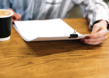 Į direktorius – po keturis pretendentus