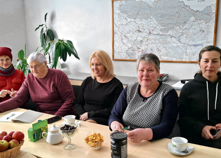 Ką giria, o ant ko burnoja Parovėja?