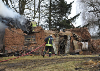 Sulėkė gesinti degančio seno šieno
