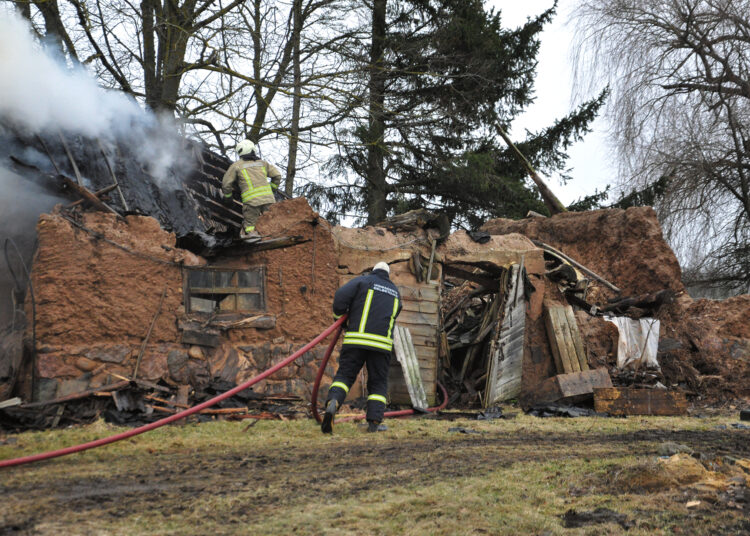 Sulėkė gesinti degančio seno šieno