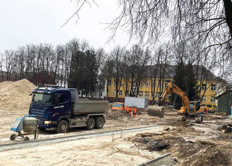 Rugsėjį moksleiviai pasitiks atnaujintame stadione?