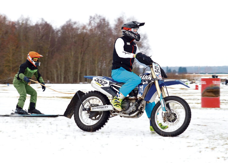 Motociklų sporto mėgėjai šventė žiemą
