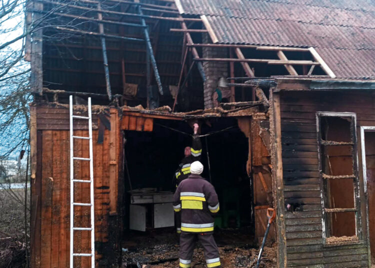 Sulėkė gesinti degančio seno šieno