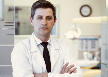 Klinikoje „Divodenta“ darbą pradeda  aukščiausio lygio implantologas