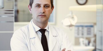 Klinikoje „Divodenta“ darbą pradeda  aukščiausio lygio implantologas